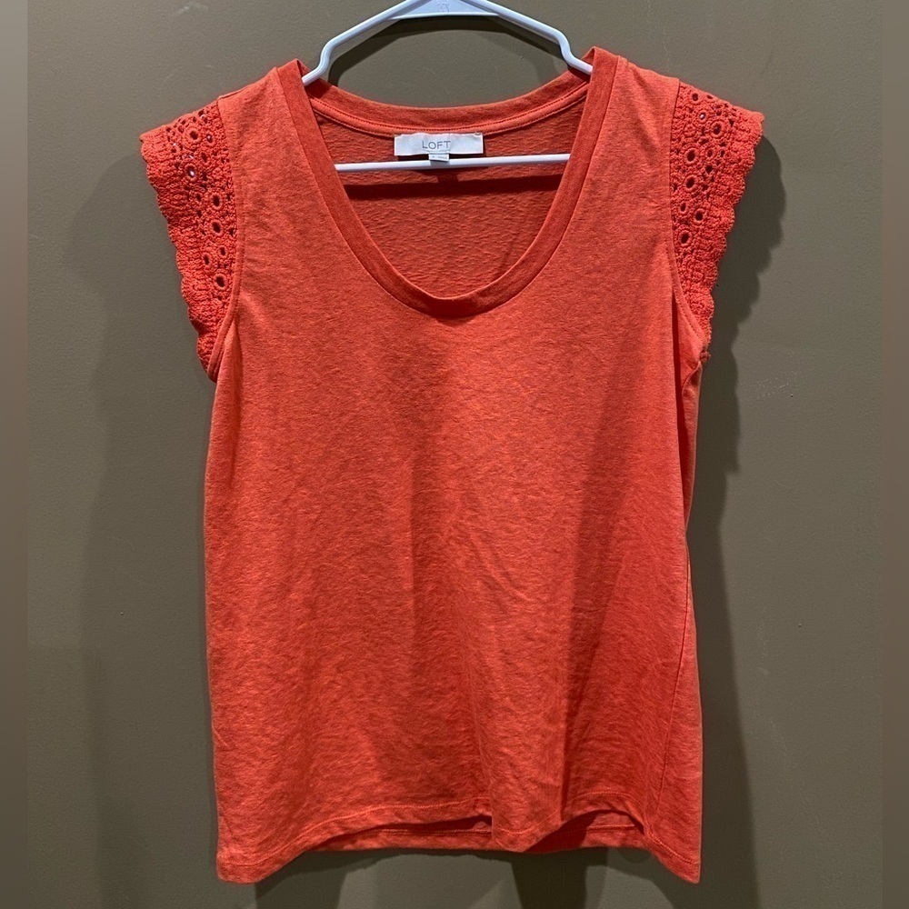 5️⃣ for $25. LOFT Cap sleeve embroidered shirt women’s size small orange